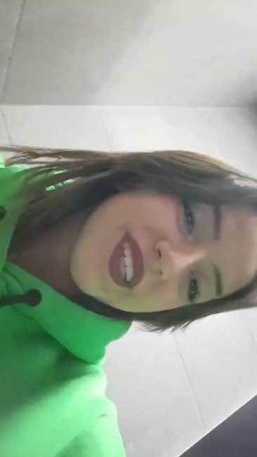 Mcdonalds’tayım Diyerek Soyunan Kız