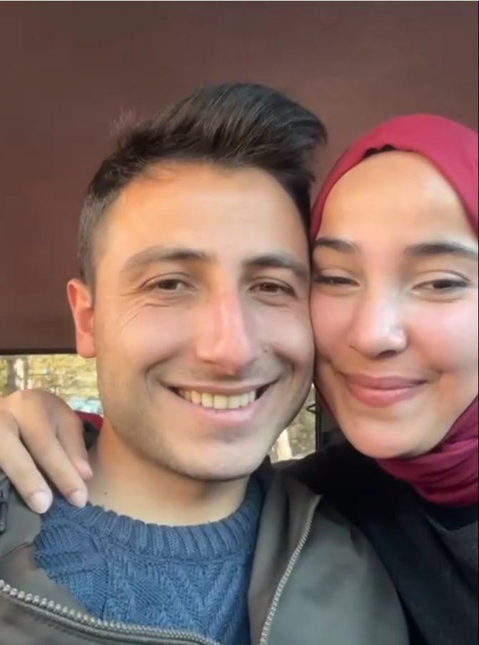 Türbanlı Çıtır Arabada Veriyor