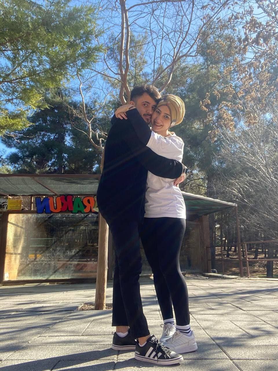 Karısının Minik Amcığını Facetime'da İzliyor