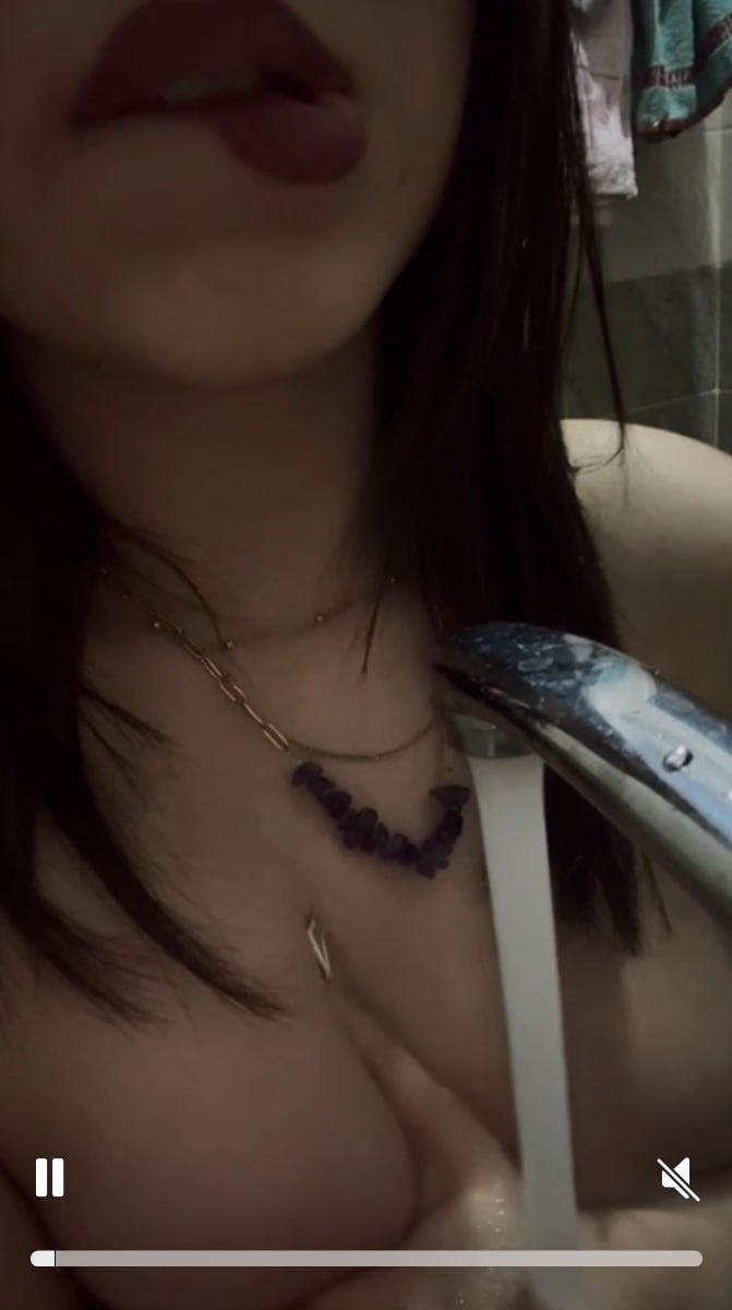 Suyla Fantezi Yaşayan Hatun