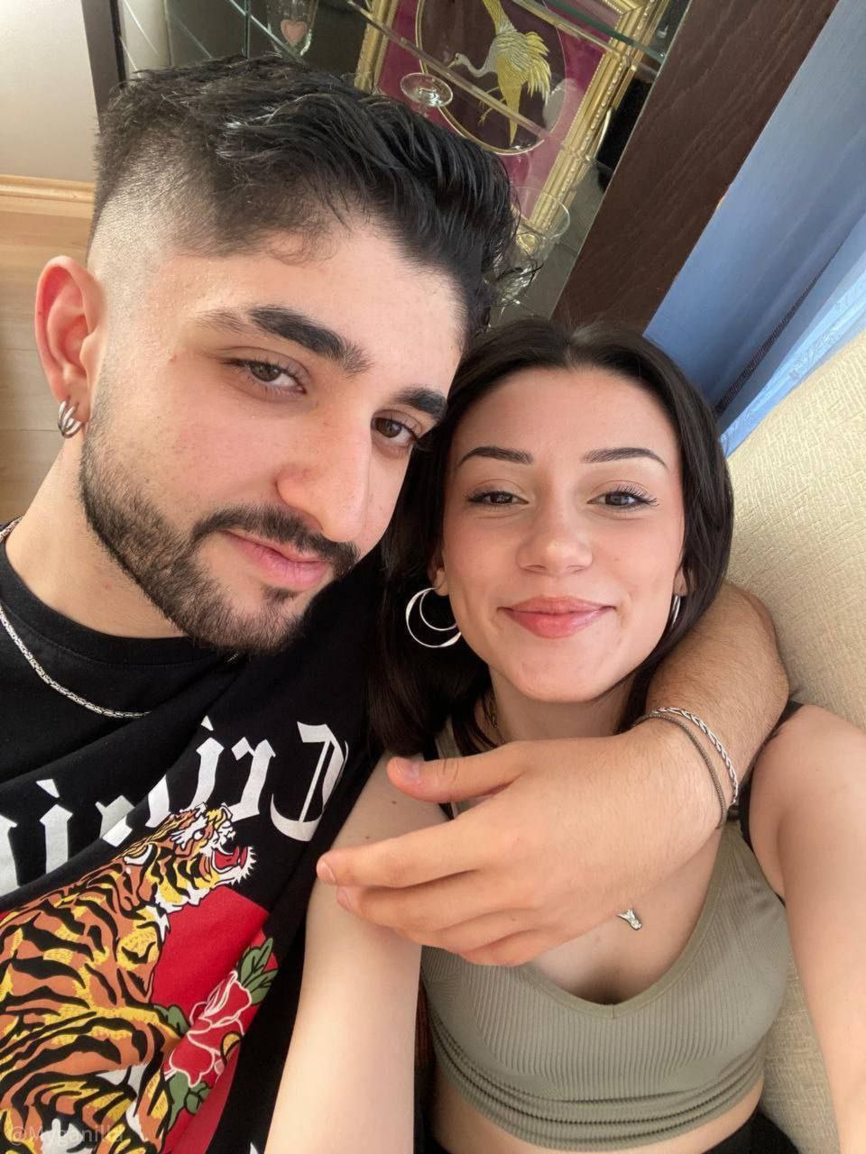 Manitasını Paylaşan Genç Gavat