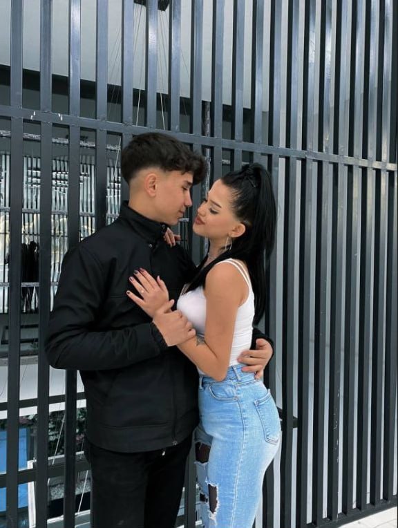 Genç Z Kuşağı Çifti Sikişiyor