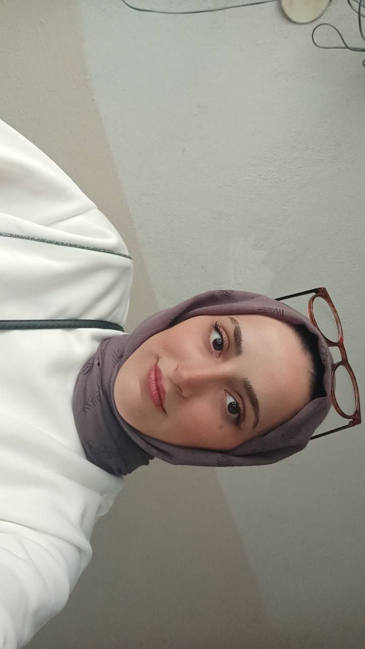 Türbanlı Dolgun Büşra